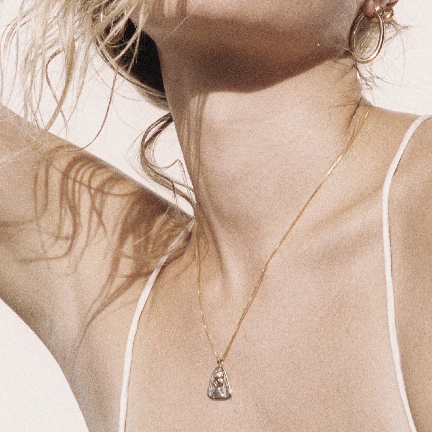 Triangle Femme Necklace